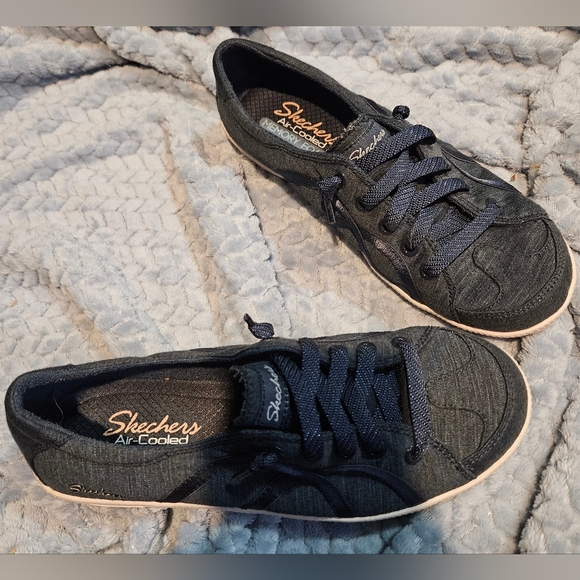 ⚓️Sketchers Memory Foam Sneakers - Picture 4 of 4